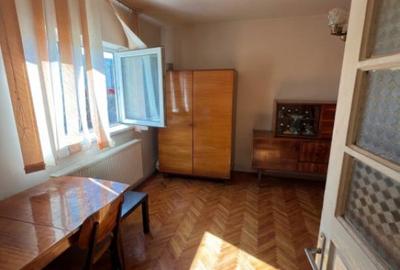 Casă cu 4 camere cu Teren 200 Mp în Central