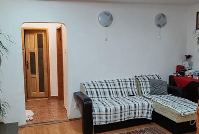 Apartament cu 3 camere semidecomandat în Central - 1