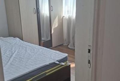 Apartament cu 3 camere în Podu Roș