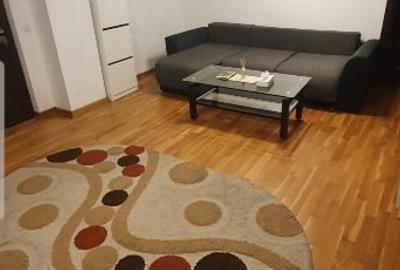 Apartament cu 4 camere semidecomandat, mobilat în Central