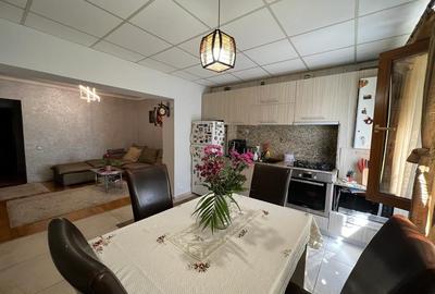 Apartament cu 3 camere decomandat în Faleza Nord