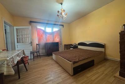 Casă cu 4 camere decomandat în Central - 2