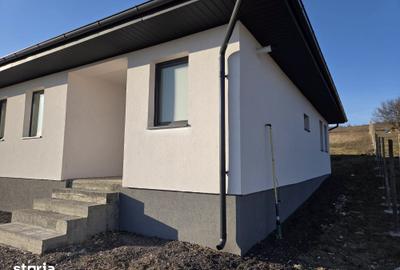 Casă cu 3 camere cu Teren 502 Mp în Crișeni