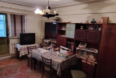 Apartament cu 4 camere decomandat în Central