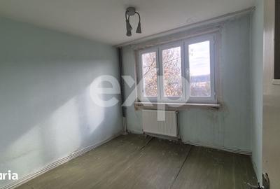 Apartament cu 4 camere decomandat în Negru Vodă