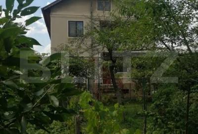 Casă cu 7 camere cu Teren 696 Mp în Central