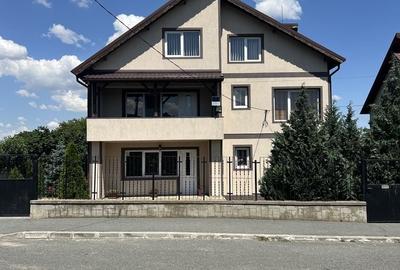 Casă cu 4 camere în Central - 2
