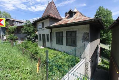 Casă individuală cu 5 camere cu Canalizare în Central - 1