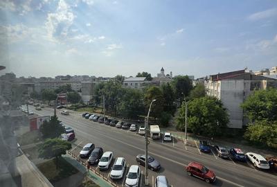Apartament cu 3 camere decomandat în Mioriței