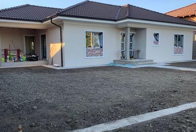 Casă individuală cu 4 camere cu Canalizare în Sânmihaiu Român - 2