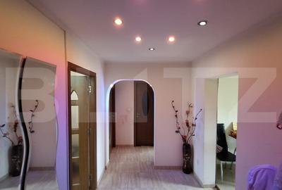 Apartament cu 3 camere decomandat, mobilat în Micro 11