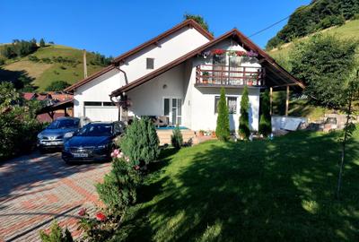 Casă individuală cu 7 camere cu Canalizare în Poiana Mărului - 11