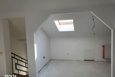 Casă cu 5 camere cu Teren 250 Mp în Central