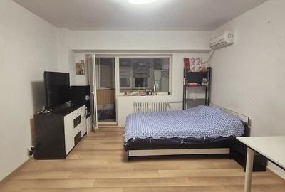 Garsonieră decomandată în Costin Georgian