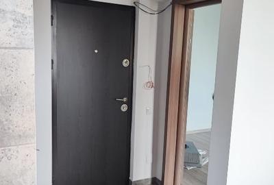 Apartament cu 2 camere semidecomandat, mobilat în Baba Novac