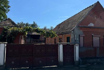 Casă cu 4 camere cu Teren 1500 Mp în Roșia de Secaș - 1