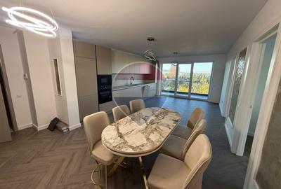 Apartament cu 3 camere, mobilat în Central