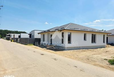 Casă cu 4 camere decomandat în Dumbrăveni - 1