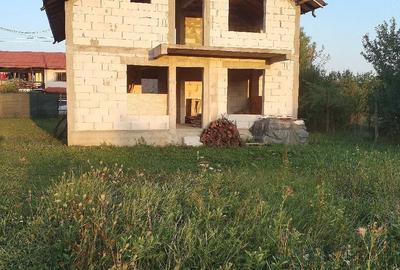 Casă cu Teren 1000 Mp în Vulcana-Pandele