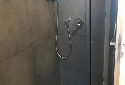 Casă cu 4 camere cu Canalizare în Central - 9