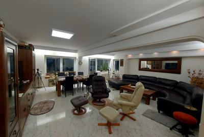 Apartament cu 4 camere semidecomandat în Unirii - 1