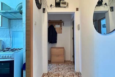 Apartament cu 3 camere semidecomandat în Bartolomeu