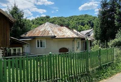 Casă cu 5 camere în Aluniș