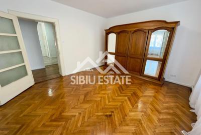 Duplex cu 12 camere cu Canalizare în Central - 7