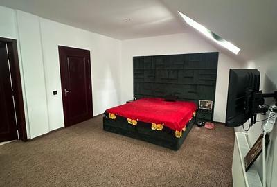 Apartament cu 4 camere semidecomandat în Central