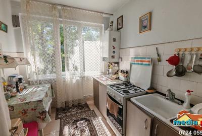 Apartament cu 4 camere semidecomandat în Micro 16