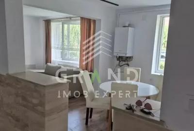 Apartament cu 3 camere semidecomandat în Central