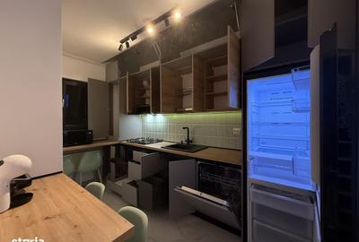 Apartament cu 7 camere decomandat în Păcii