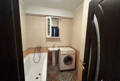 Garsonieră decomandată în Gorjului