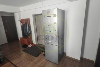 Apartament cu 3 camere decomandat în Craiovița Nouă - 1