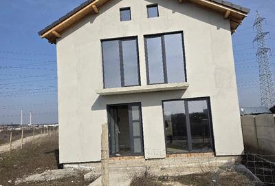 Casă cu 3 camere cu Teren 301 Mp în Exterior Vest