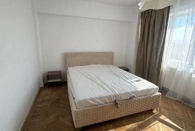 Apartament cu 3 camere semidecomandat în 9 Mai - 1
