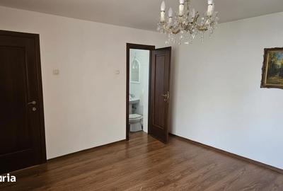 Casă cu 6 camere cu Canalizare în Domenii - 12