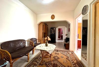 Apartament cu 3 camere decomandat în Central - 1