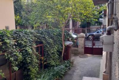 Apartament cu 3 camere semidecomandat în 1 Mai - 2