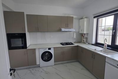 Casă cu 4 camere cu Canalizare în Central - 2
