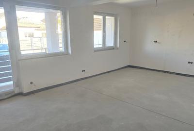 Apartament cu 3 camere decomandat în 22 Decembrie