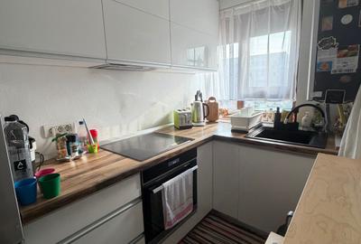 Apartament cu 3 camere semidecomandat în Central
