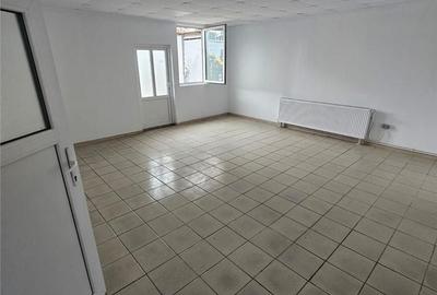 Spațiu comercial, de 80 mp, în Șcheia