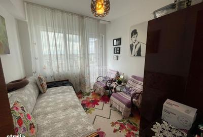 Apartament cu 3 camere în Podu Roș