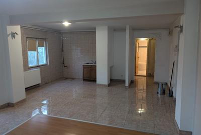 Apartament cu 2 camere decomandat în Vitan Mall