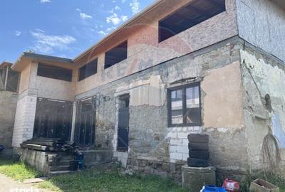 Casă cu 5 camere cu Teren 1141 Mp în Central