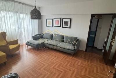 Apartament cu 3 camere semidecomandat, mobilat în 13 Septembrie