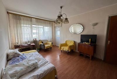 Apartament cu 2 camere semidecomandat în Tei