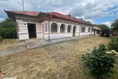 Casă cu 4 camere cu Teren 2366 Mp în Liești