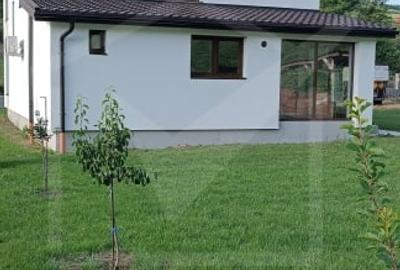 Casă individuală cu 5 camere cu Teren 500 Mp în Pata - 1